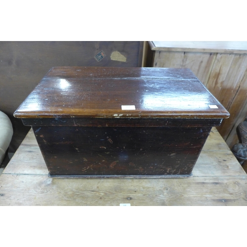 272 - A small Victorian pine box