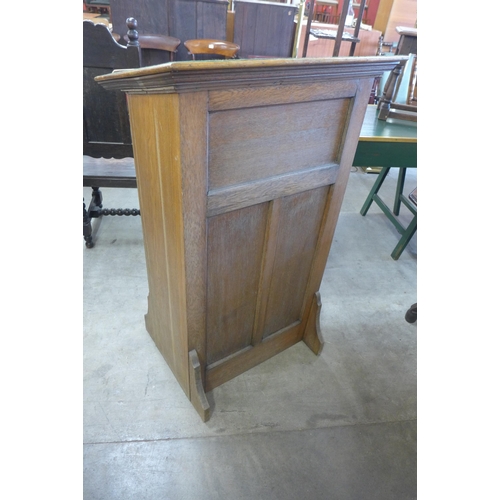 314 - A Victorian oak lectern