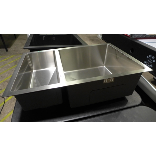 3050 - Grey Composite and Stainless Steel 1.5 Bowl Sink RHD (394-160) *This lot is subject to VAT