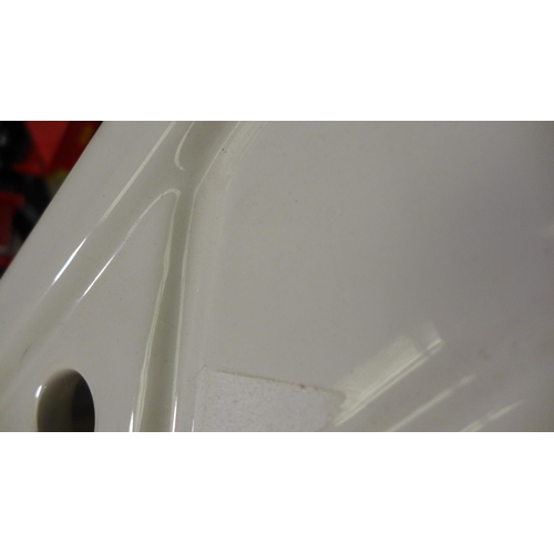 3052 - White Ceramic Sink with Drainer (Cracked) (394-74) * This lot is subject to VAT