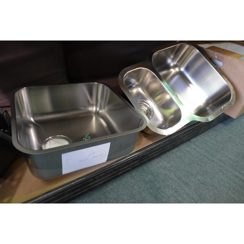 3284 - Metal Sink, original RRP £100 inc. VAT, 1.5 Blanco Sink (394-119,147) * This lot is subject to VAT