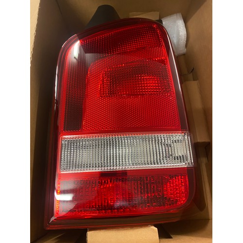2586 - Volkswagen T5 Rear lamp (twin rear door model)