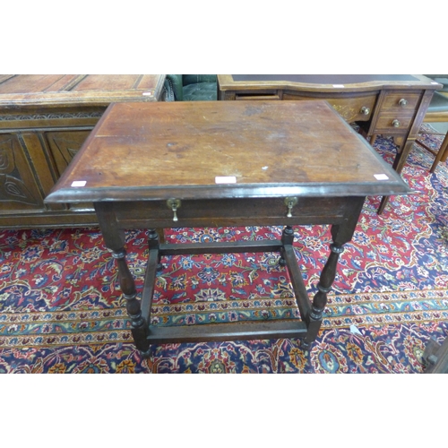 154 - A William III oak single drawer side table