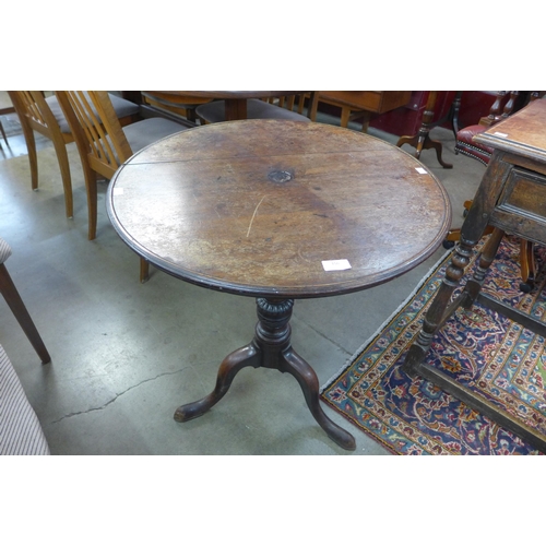 156 - A George III Chippendale style Cuban mahogany circular tilt-top tripod tea table