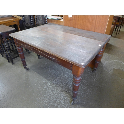 258 - A Victorian pine two drawer farmhouse kitchen table