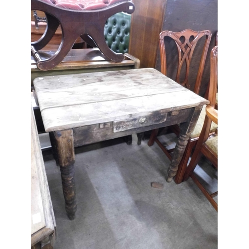 309 - A Victorian pine kitchen table