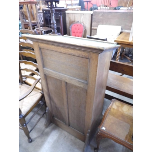 314 - A Victorian oak lectern