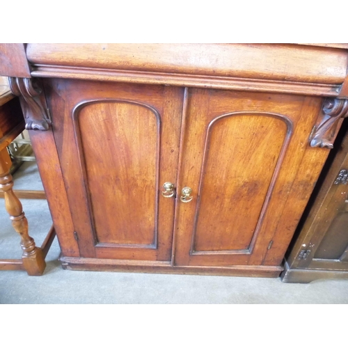 318 - A Victorian mahogany chiffonier