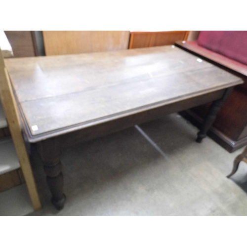 336 - A Victorian oak two drawer farmhouse kitchen table