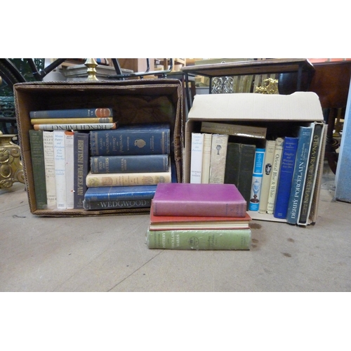 441 - Assorted books on porcelain and pottery