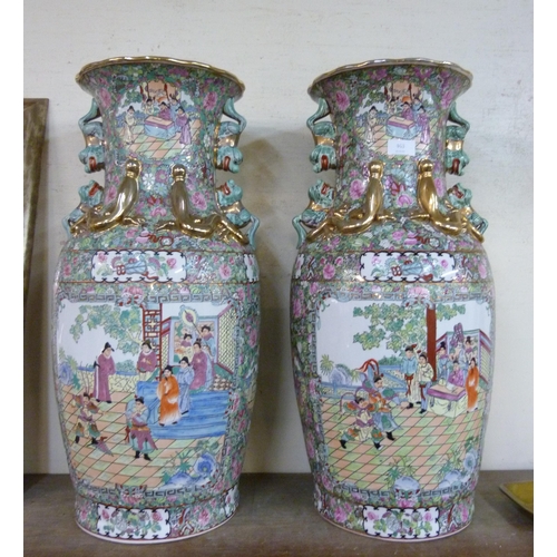 463 - A pair of Chinese famille verte porcelain vases