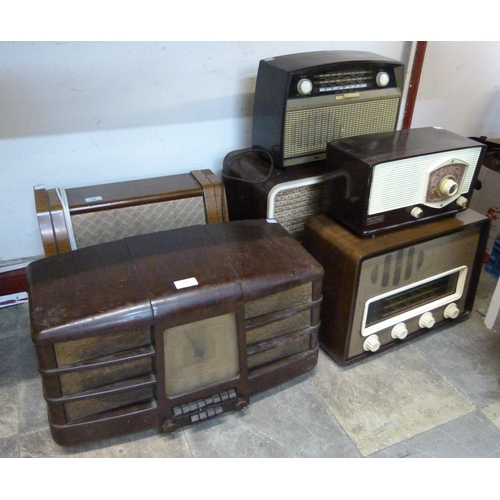 513 - A vintage Pye continental radio, a GEC radio and four others