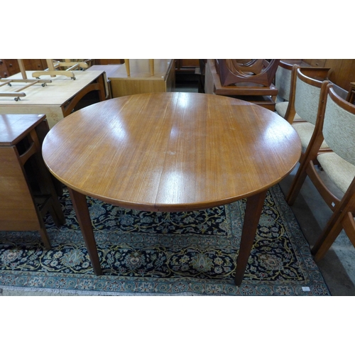 79 - A Danish teak circular dining table