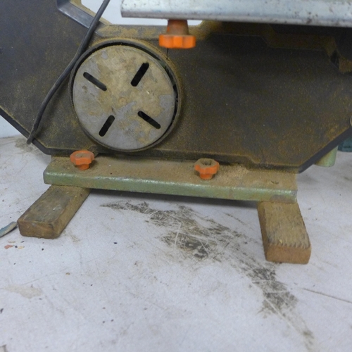 2004 - DeWalt DW100 band saw, 500w 220-240v