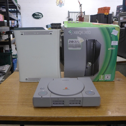 2173 - Playstation One in original carry bag and Xbox 360, boxed