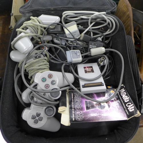 2173 - Playstation One in original carry bag and Xbox 360, boxed