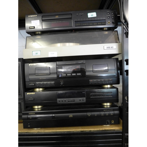 2219 - Stereo bundle- Sansui tuner TUX310, double cassette deck D-X£10W, Pioneer compact disc player PD-04,... 