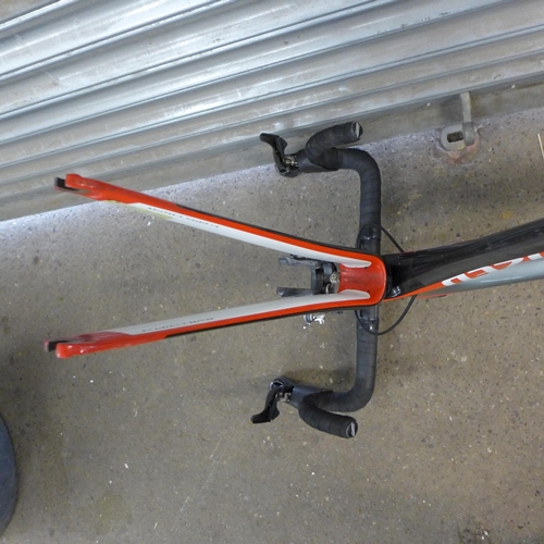 2266 - Specialised bike frame (cracked frame)