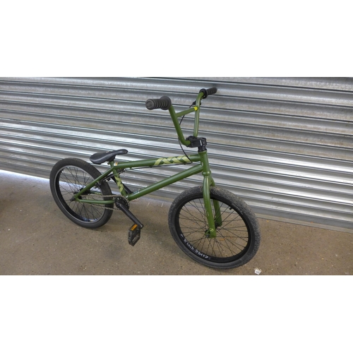 2268 - Giant method BMX green bike - Police repossession