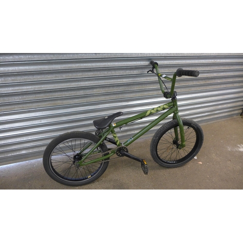 2268 - Giant method BMX green bike - Police repossession