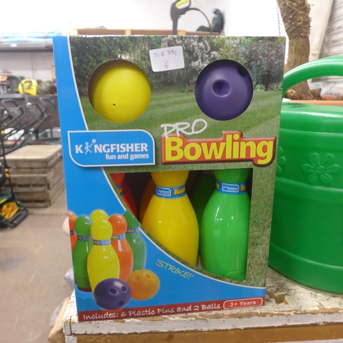 2335 - Five Watering cans, two garden bowling sets and a set of lawn edging sheers