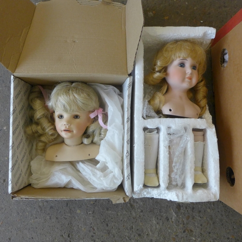 2414 - A box of reproduction antique and vintage-style dolls