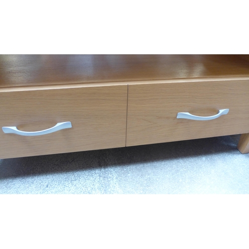 1606 - An oak TV unit