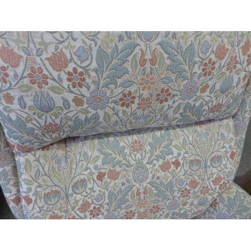 1621 - A floral upholstered electric reclining armchair