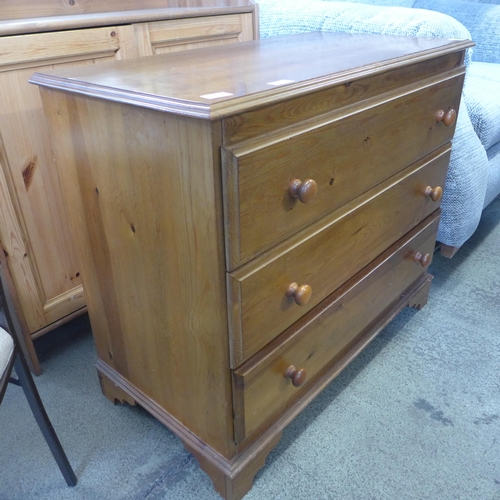 1649 - A pine chest of three drawers