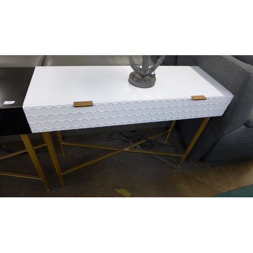 1483 - A white console table with gold legs