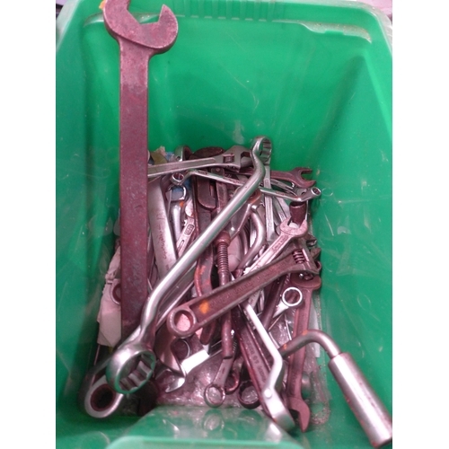 2046 - Tub of approx. 30 spanners