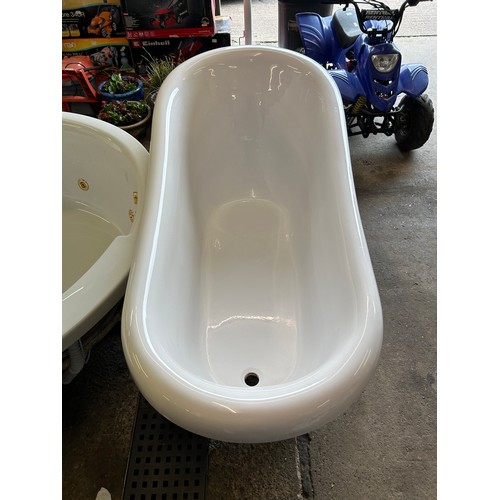 2306 - A freestanding high-back bath tub