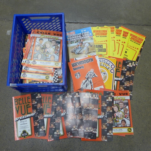 1258 - A collection of speedway magazines, mainly 1970's and 1980's including Belle Vue, Wimbledon and Stok... 