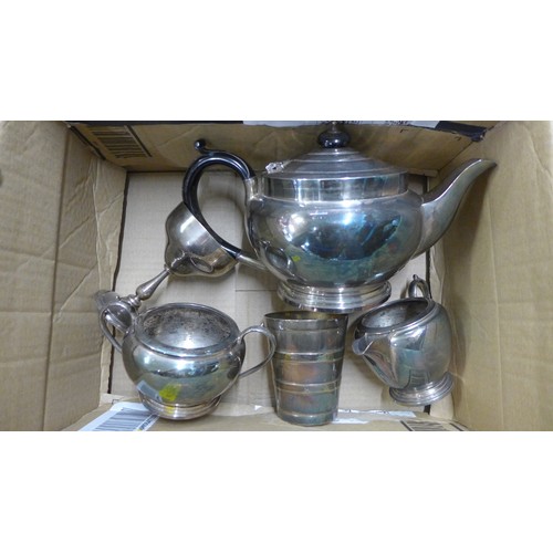 1250 - A collection of china and plated ware including a Wedgwood jug, Sadler teapot, etc. **PLEASE NOTE TH... 