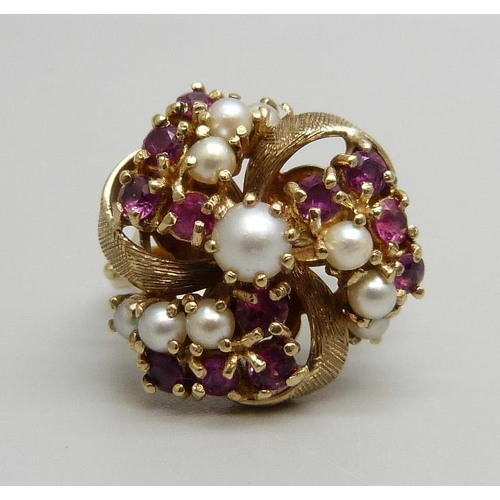 1133 - A vintage 1970's 9ct gold cocktail ring/cluster ring set with pearls and rubies, 7.3g, O