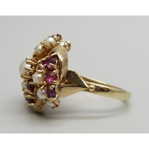 1133 - A vintage 1970's 9ct gold cocktail ring/cluster ring set with pearls and rubies, 7.3g, O