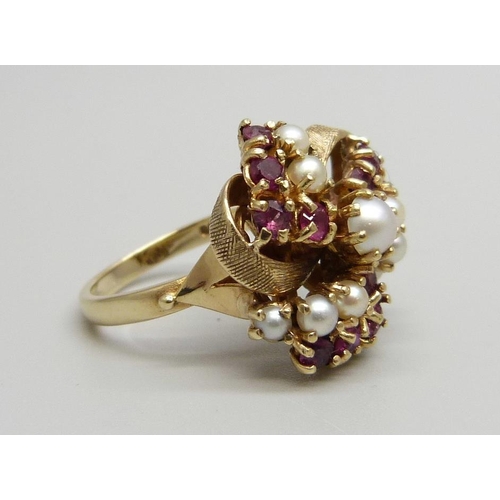 1133 - A vintage 1970's 9ct gold cocktail ring/cluster ring set with pearls and rubies, 7.3g, O