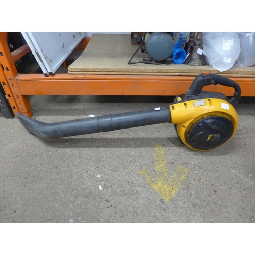 2304 - JCB petrol garden blower