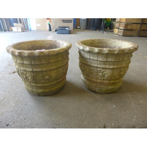 2328 - 2 Round concrete planters