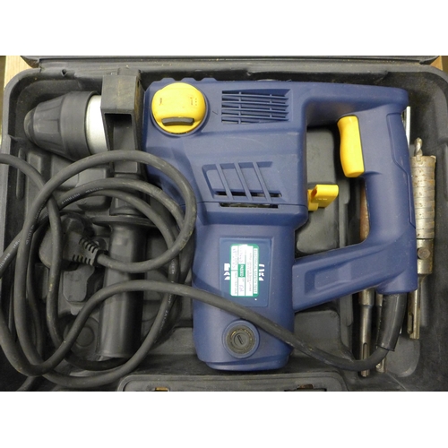 2043 - Macallister 900w rotary hammer (MRH900) & Clarke tap & die set