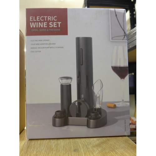 2120 - Salt & pepper mill & electric wine bottle opening set - both sealed