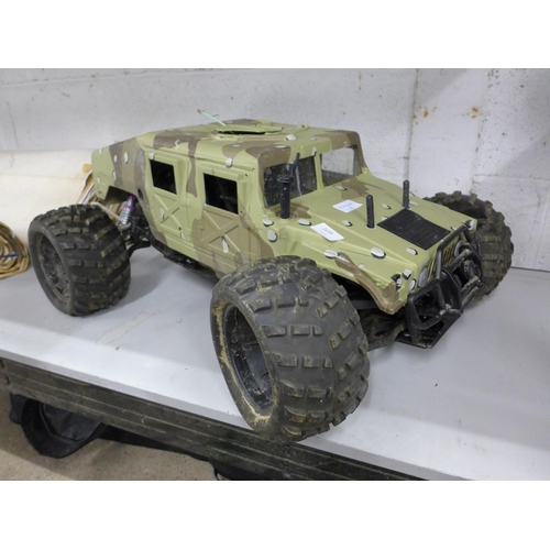 2133 - Remote control Army vehicle with instructions, control and spare parts