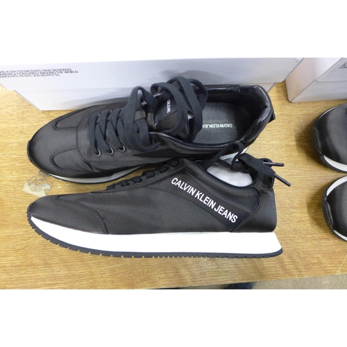 2150 - Calvin Klein trainers UK 9.5x2