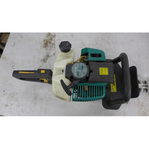 2260 - 2 Petrol hedge cutters, Gardenline GPHS-26cc and Hitachi - CH62EA3