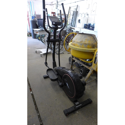 2527 - Reebok 29 Elliptical cross trainer