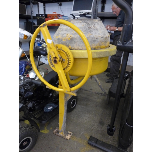 2528 - 240v cement mixer - failed electrical safety test due to damaged cable - sold as scrap only