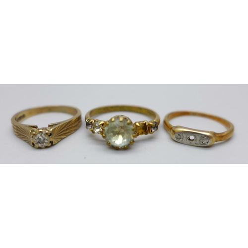 1131 - A 9ct gold and diamond ring, 2.4g, K, and two other rings, a/f