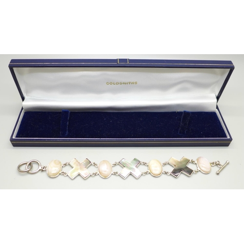 1132 - A silver and mother of pearl bracelet