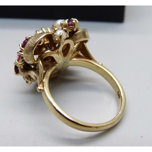 1133 - A vintage 1970's 9ct gold cocktail ring/cluster ring set with pearls and rubies, 7.3g, O