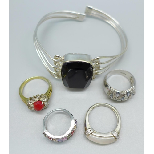 1134 - Four silver rings and a bangle